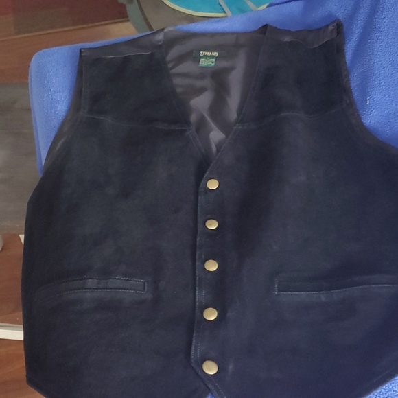 Large Vest - Picture 3 of 4